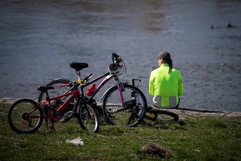 Cyklostezka podél Ostravice, duben 2021, Vratimov.