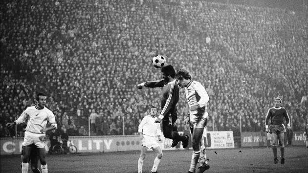 V roce 1976 dokázali fotbalisté Baníku Ostrava v úvodním zápase 2. kola Poháru mistrů evropských zemí senzačně porazil na vyprodaných Bazalech před 32 tisíci diváky slavný Bayern Mnichov 2:1 po jednom z nejlepších výkonů v historii klubu.