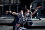 Natáčení speciálního streamu baletu NDM v rámci projektu Divadlo pod rouškou 9. dubna 2020 v Ostravě. Réka Kiss (Maďarka) a Matthias Kastl (Ital), duet Valmonta a Madam de Tourvel z baletu Nebezpečné známosti v choreografii Kryzstofa Pastora.