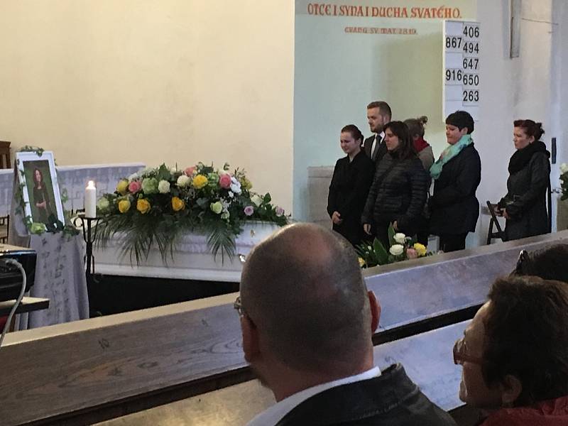Pohřeb hudebnice Denisy Bílé v evangelickém kostele v Ostravě. Ženu 15. 9. 2017 ve Frýdku-Místku srazilo auto.