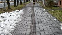 Zvlněný chodník na ulici Opavská, 22. ledna 2021 v Ostravě-Porubě.