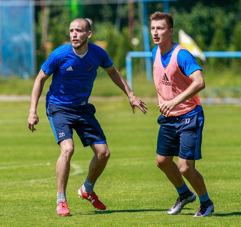 Fotbalisté Baníku trénují v Šilheřovicích pod vedením kouče Radima Kučery.