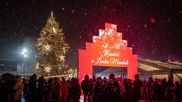 Rozsvícení vánočního stromu na náměstí Ostrava-Jih, prosinec 2023.