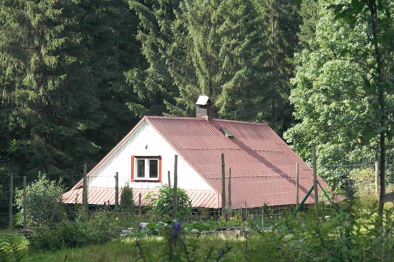 Rekreační objekty na česko-slovenském pomezí na Morávce – Lúčce jsou ohrožené nájezdy zlodějů.