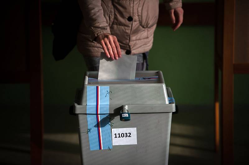Druhé kolo prezidentských voleb v Ostravě (volební okrsek č. 11032 - Ostrava - Dubina), 27. ledna 2018.
