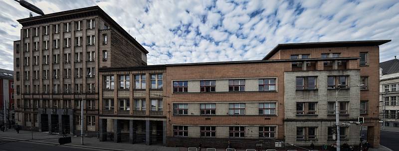 Budova Ekonomické fakulty Vysoké školy báňské - Technické univerzity Ostrava v centru města.