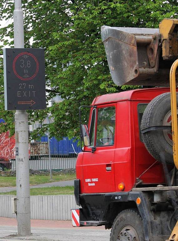 V podjezdu na Hlučínské ulici by díky novému signalizačnímu zařízení neměl uvíznout žádný nákladní automobil