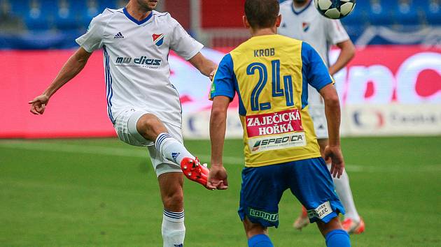 I. liga, 4. kolo, FC Baník - FK Teplice: 3 : 3, na snímku vlevo Lukáš Pazdera