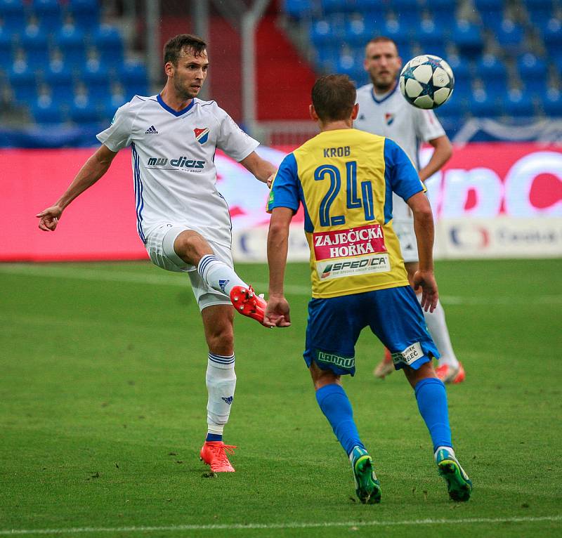 I. liga, 4. kolo, FC Baník - FK Teplice: 3 : 3, na snímku vlevo Lukáš Pazdera