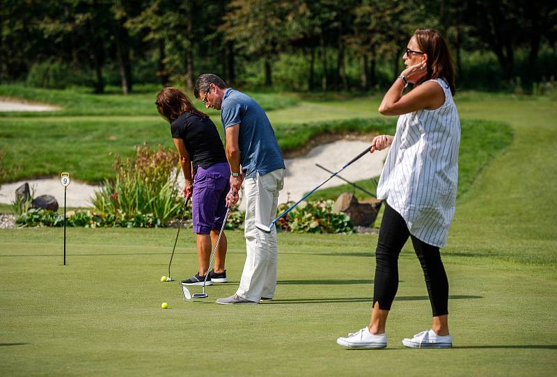 Golf Park Lhotka hostil obchodní partnery Deníku.