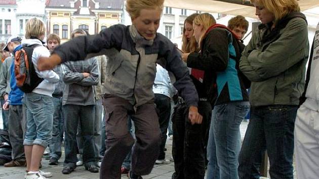 Žáci a studenti útočili na rekord ve skoku z místa - Moravskoslezský deník