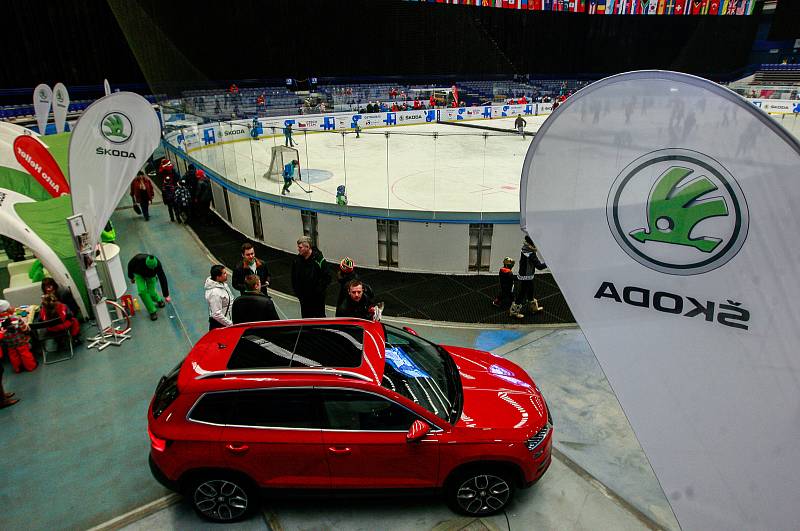 Olympijský festival u Ostravar arény.Stánek automobilky Škoda