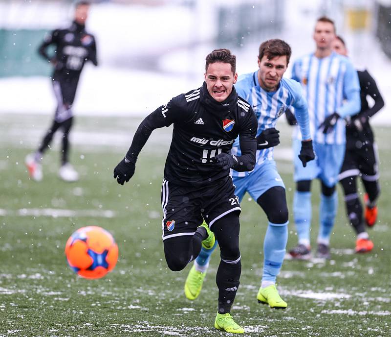 První přípravný zápas Tipsport ligy: Baník Ostrava - 1.SK Prostějov, 8. ledna 2019 v Orlové. Na snímku (zleva) Daniel Holzer z Baníku Ostrava, Oleksandr Pernatskyi z Prostějova.