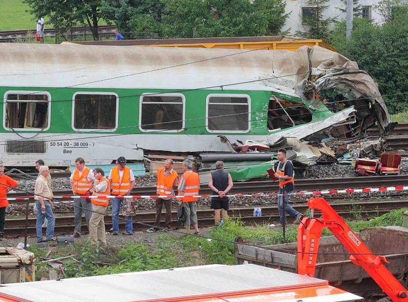 Záběry z místa železničního neštěstí ve Studénce