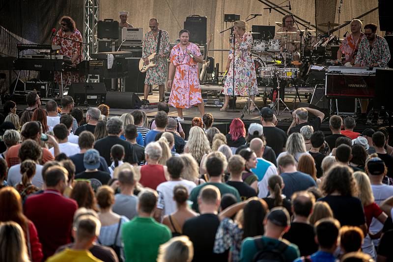 Open air koncert kapely Monkey Business v rámci Barrák music hradu, který se uskutečnil na Sleszkoostravském hradě, 1. července v Ostravě.