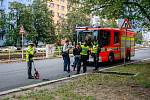 Tragická nehoda na Opavské ulici ze směru z Poruby na centrum. Auto srazilo dívku a starší chodkyni, která zraněním podlehla.