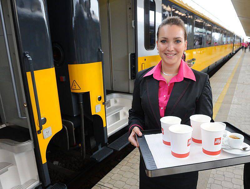 Na trase Havířov – Ostrava – Praha začaly od pondělí jezdit žluté vlaky společnosti RegioJet. 
