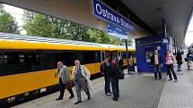 Na trase Havířov – Ostrava – Praha začaly od pondělí jezdit žluté vlaky společnosti RegioJet. 