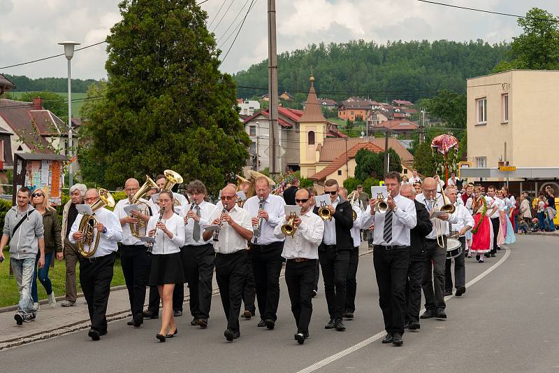 Honění krále. Už 47. ročník této akce hostila v sobotu Lhotka u Ostravy. Lidové veselice se zúčastnilo asi patnáct stovek lidí.