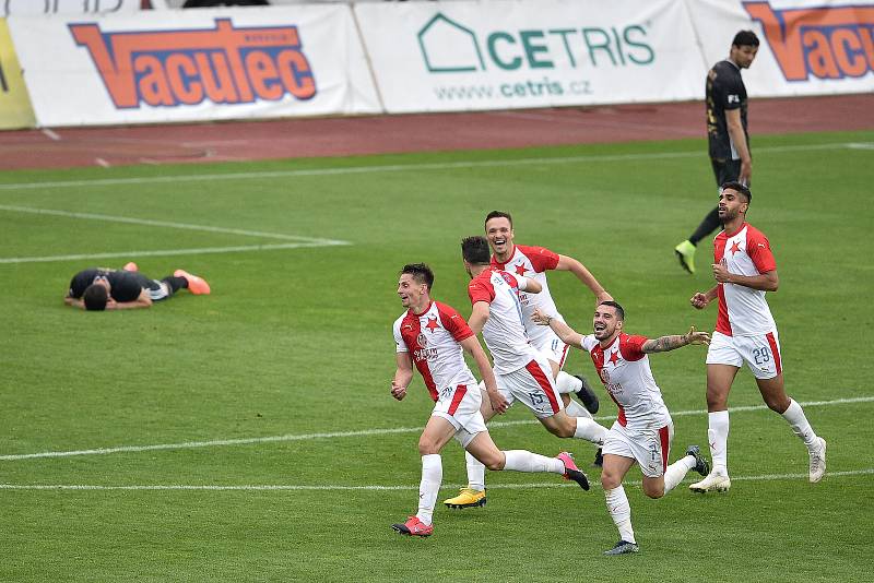 Utkání 29. kola první fotbalové ligy: FC Baník Ostrava - SK Slavia Praha, 10. června 2020 v Ostravě. Radost Slávie (střed) Lukáš Masopust ze Slavie.