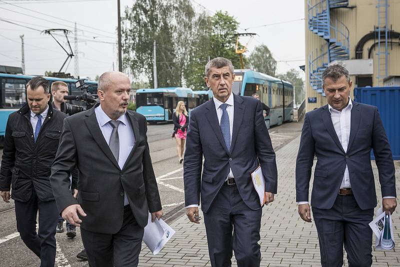 Premiér ČR Andrej Babiš navštívil v pátek 17. května Moravskoslezský kraj. Jeho inspekční den začal v Dopravním podniku Ostrava.