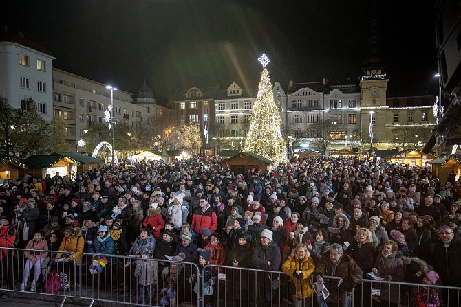 Česko zpívá koledy na Masarykově náměstí, 7. prosince 2022, Ostrava.