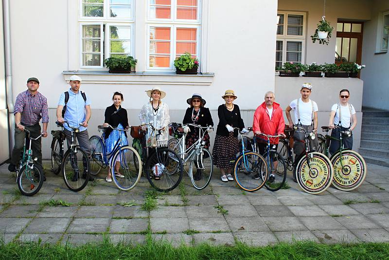 Klub českých velocipedistů Moravan z Ostravy - Hrabůvky se v sobotu vydal na šedesátikilometrovou vyjížďku po Brušpersku.