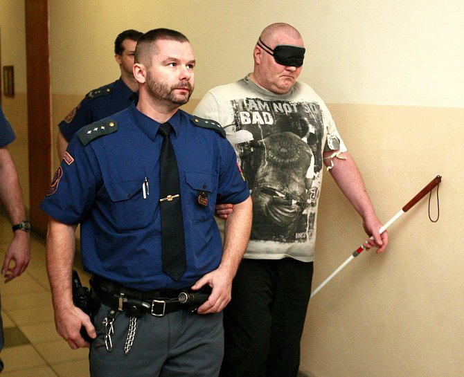 Za pokus o dvojnásobnou vraždu byl Maroš G. (na snímku z jednání u ostravského soudu) odsouzen na dvacet let do vězení.