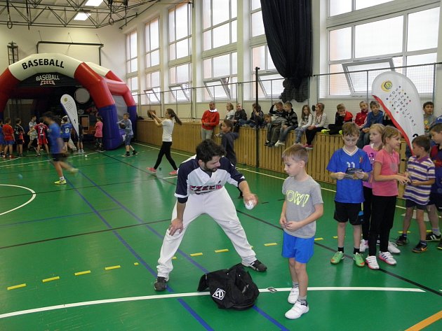 Baseball ukazoval školákům v Ostravě-Hrabůvce i bývalý žák.