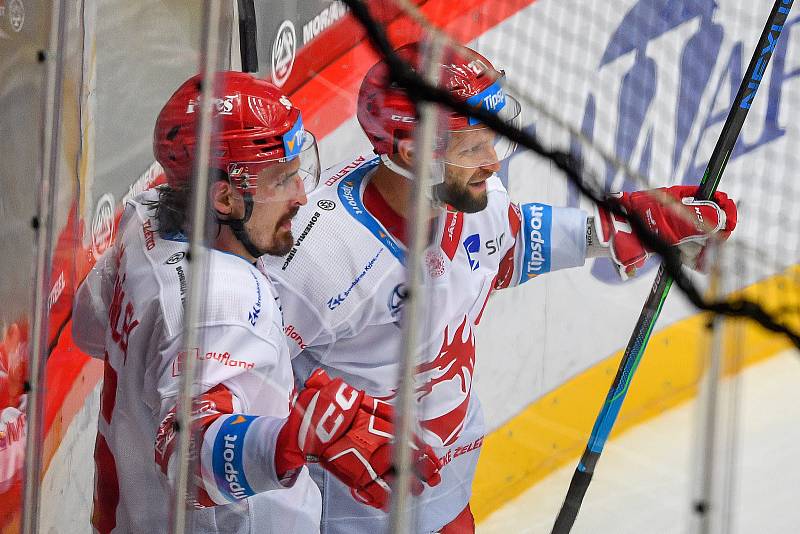 Utkání 4. kola hokejové extraligy: HC Oceláři Třinec - HC Vítkovice Ridera, 25, září 2022, Třinec. (zleva) Daniel Voženílek z Třince a Martin Růžička z Třince.