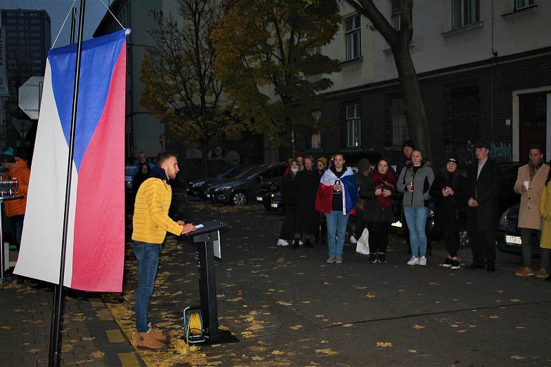 Připomínka Mezinárodního dne studentstva a Dne boje za svobodu a demokracii v podání studentů Ostravské univerzity, Ostrava, 17. 11. 2021.