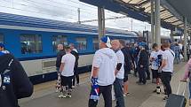 Fanoušci Baníku odjíždějí vlakem do Olomouce.
