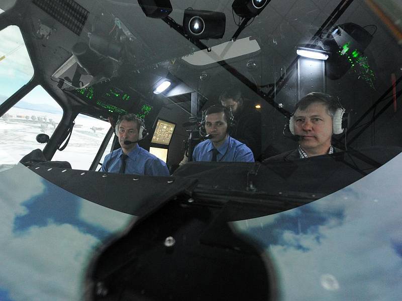 Unikátní simulátor rozšířeného ruského vrtulníku Mi-171, který bude sloužit k výcviku pilotů z celého světa, byl ve středu zprovozněn v budově firmy HTP Ostrava na mošnovském letišti.