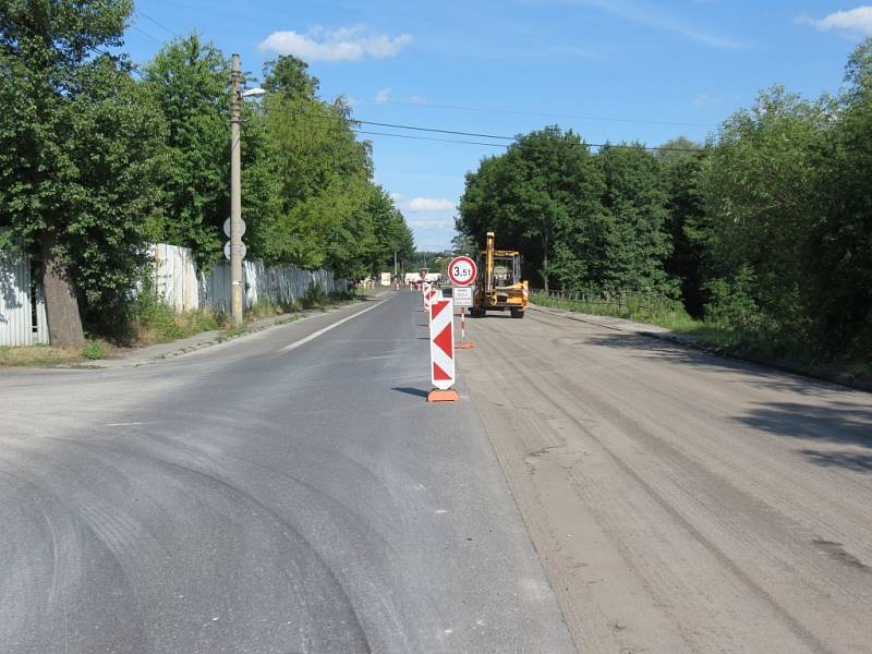 Výstavba nové okružní křižovatky ulic Těšínská, Anglická a U Závor v Havířově-Šumbarku. 