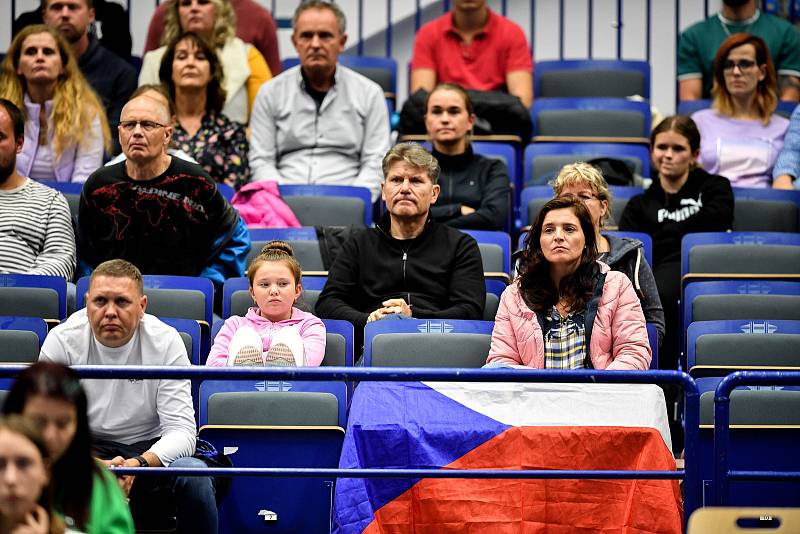 Tenisový turnaj žen WTA Agel Open 2022, 3. října 2022, Ostrava. Petra Kvitová (ČR) - Bernarda Peraová (USA). Diváci.