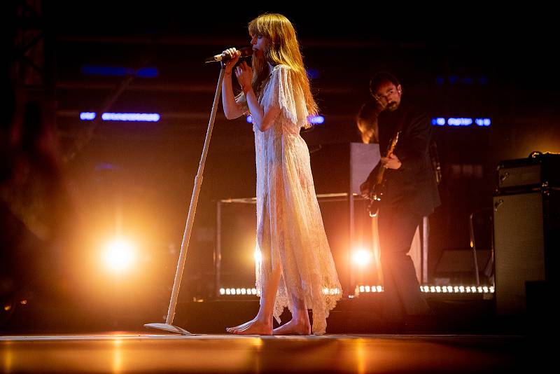 Hudební festival Colours of Ostrava 2019 v Dolní oblasti Vítkovice, 17. července 2019 v Ostravě. Na snímku kapela Florence and the Machine.