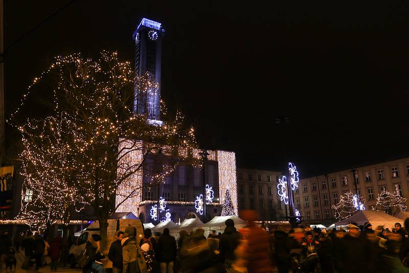 Prokešovo náměstí v Ostravě. Ilustrační foto. Vánoční výzdoba, prosinec 2018.