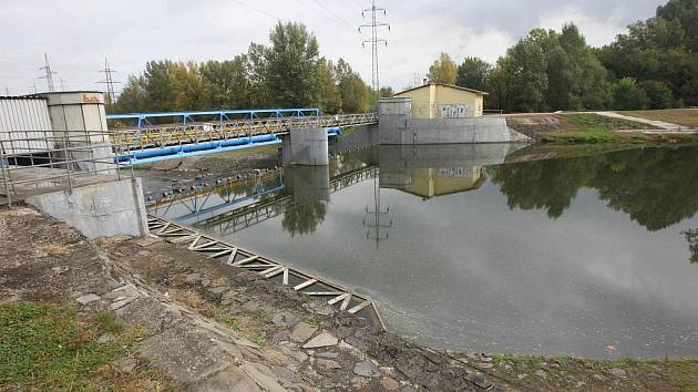 Obrovská plocha kalových nádrží bývalého Dolu Jeremenko prošla technickou rekultivací - archivní snímek z října 2009.