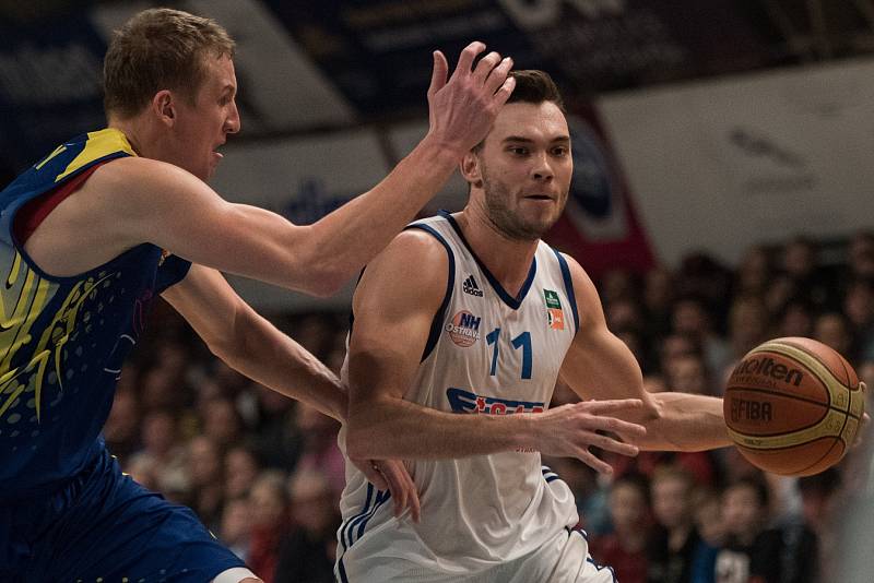 Derby pro Novou Huť. Basketbalisté Ostravy v sobotu vpodvečer zdolali v zaplněné hale Tatran Opavu 68:61 a ve čtvrtfinále play-off se střetnou s Děčínem.