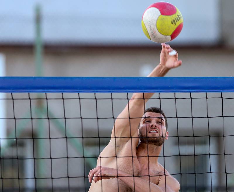 Beach volejbal, Ostravská noční liga.