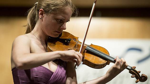 JULIA FISCHER, skvělá houslistka, jejíž koncert patřil k vrcholům letošního Janáčkova máje.