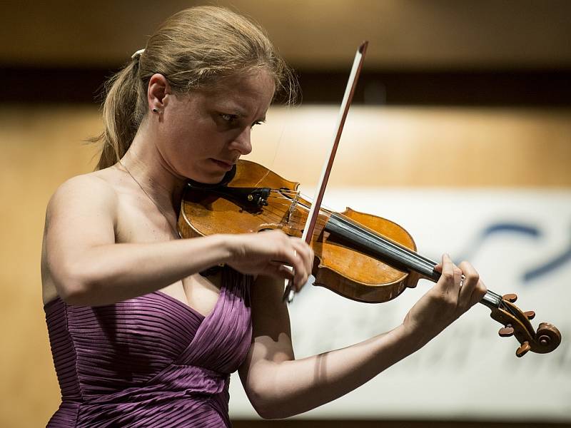 JULIA FISCHER, skvělá houslistka, jejíž koncert patřil k vrcholům letošního Janáčkova máje.