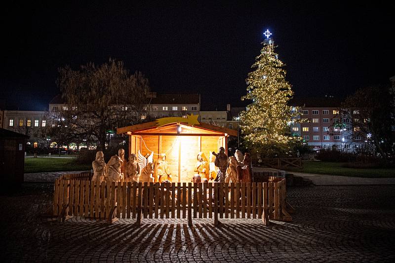 Vánoční strom v Krnově na Hlavním náměstí.