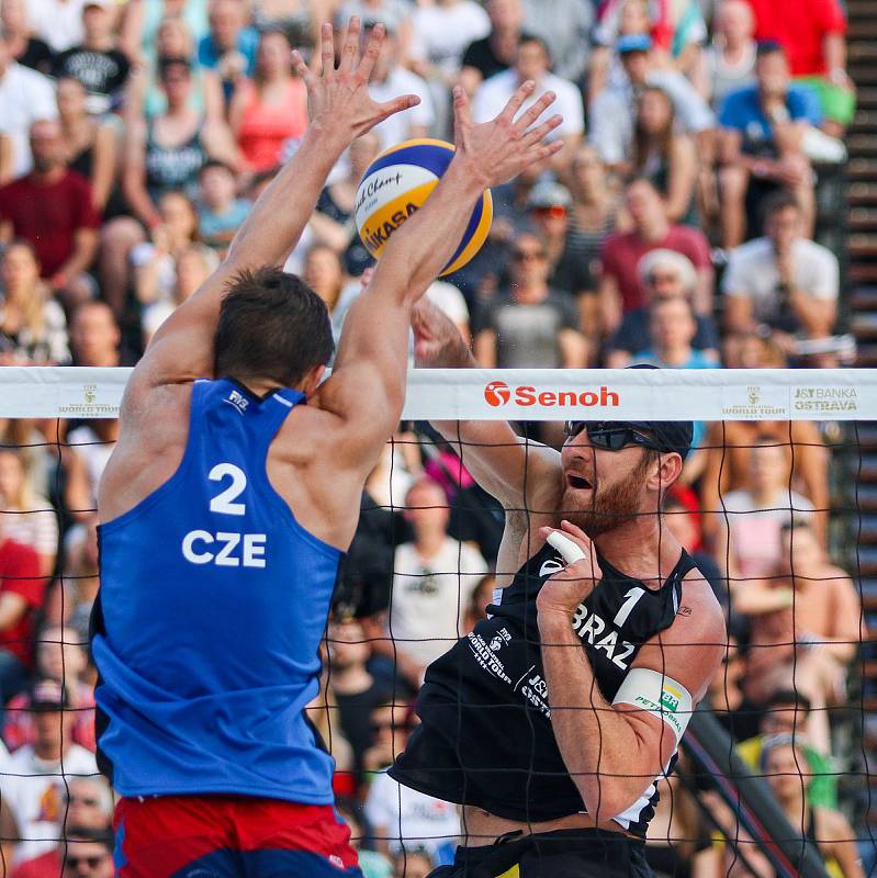 FIVB Světové série v plážovém volejbalu J&T Banka Ostrava Beach Open, 1. června 2019 v Ostravě. Čtvrtfinále ČR - Brazílie. Na snímku Alison Cerutti (BRA).