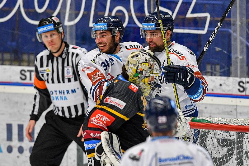 Utkání 40. kola hokejové extraligy: HC Vítkovice Ridera - HC Litvínov, 22. ledna 2023, Ostrava. (zleva) Dominik Lakatoš z Vítkovic a Lukáš Krenželok z Vítkovic.