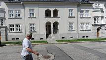 Jubilejní kolonie je často označována za rodinné stříbro Ostravy-Jihu. Na snímcích jsou domy v ulicích Letecké a Edisonově.