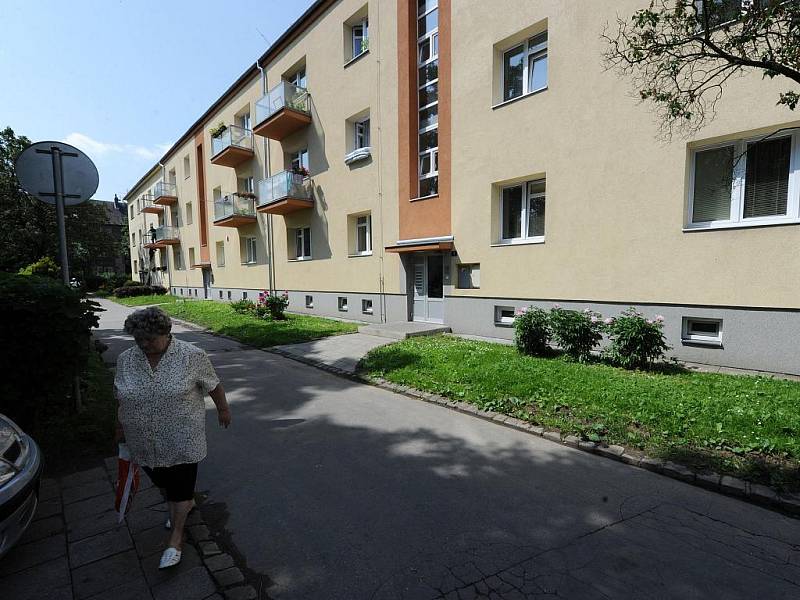 Jubilejní kolonie je často označována za rodinné stříbro Ostravy-Jihu. Na snímcích jsou domy v ulicích Letecké a Edisonově.