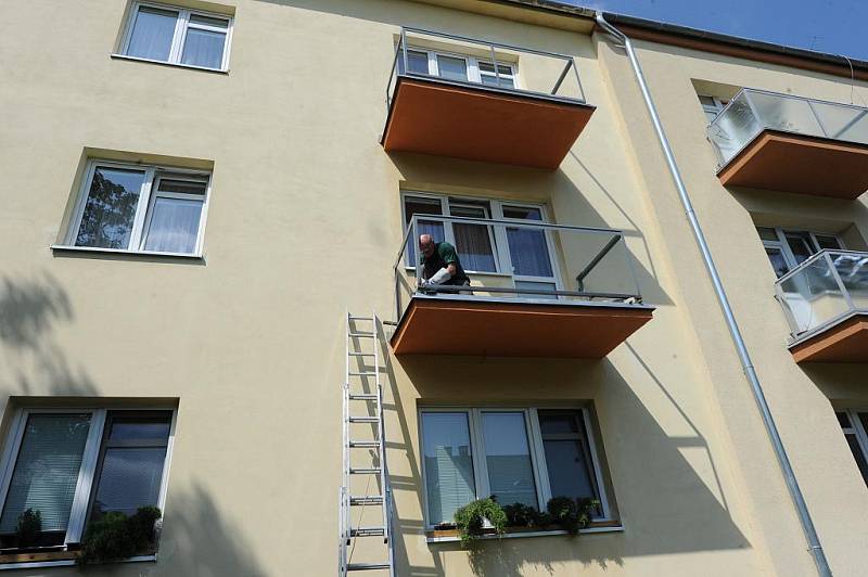 Jubilejní kolonie je často označována za rodinné stříbro Ostravy-Jihu. Na snímcích jsou domy v ulicích Letecké a Edisonově.