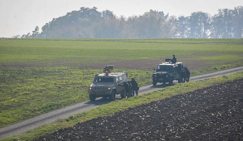 Krajské vojenské velitelství Ostrava v úterý pořádalo mediální den s ukázkami likvidací nepřítele při přepadeních, léčkách, ale i dalších akcích „militantních skupin“ vyslaných k destabilizaci bezpečnostní situace v zemi.