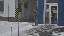 Sníh komplikuje dopravu na mnoha místech v kraji. Třeba v Ostravě.
